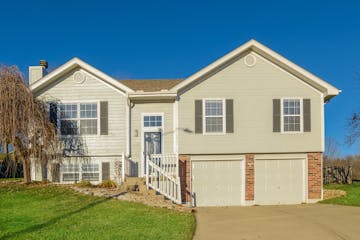 1222 SW Windcrest Ct Grain Valley, MO 64029